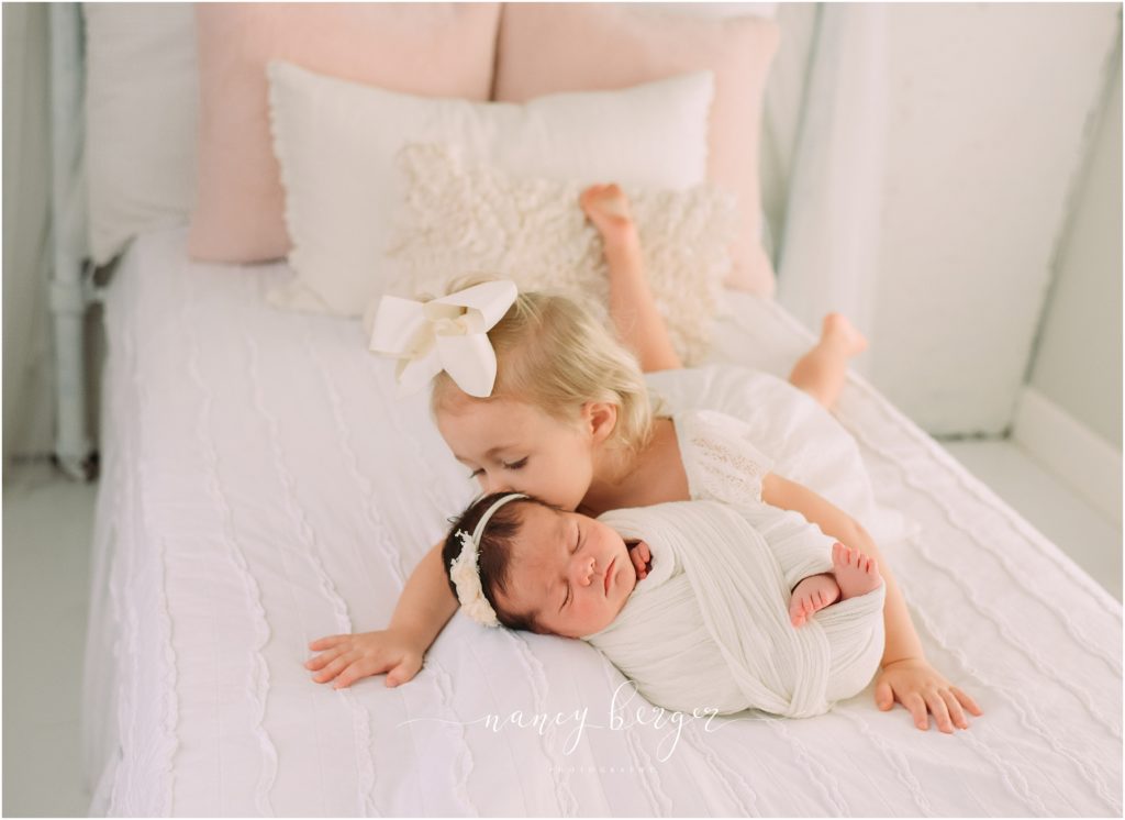 newborn photography sibling with baby poses 